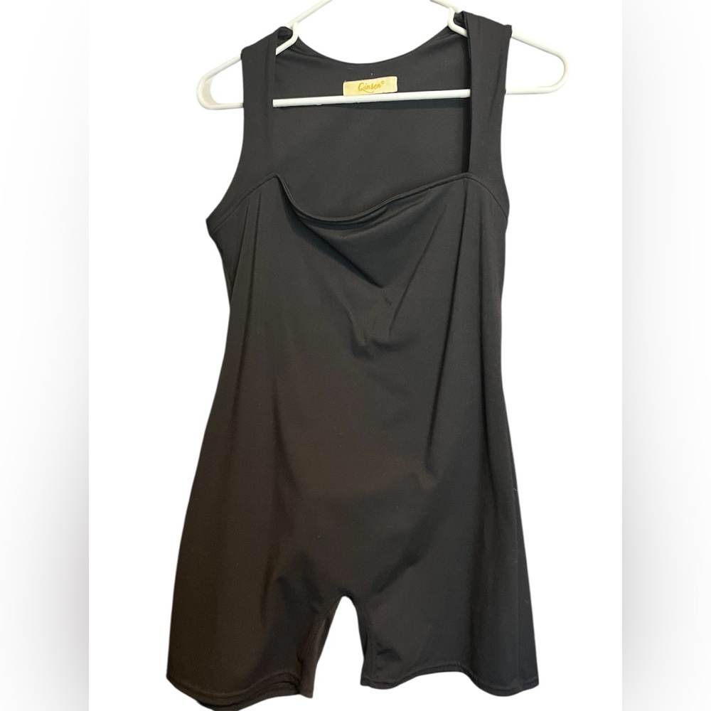 Qinsen Black Sleeveless shorts romper